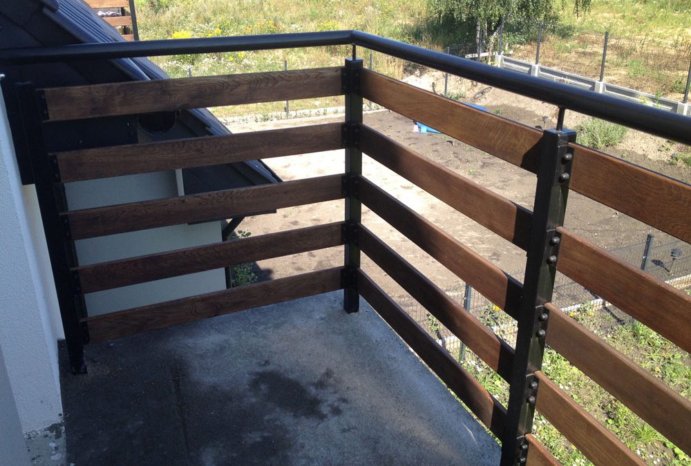 Wykonanie i montaż balustrad balkonowych stalowo drewnianych