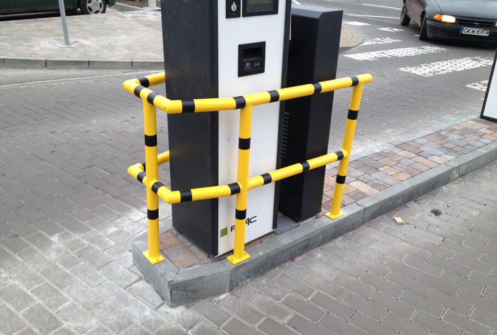 Wykonanie odbojów szlabanu przy wjeździe do centrum handlowego