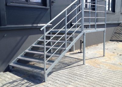 Wykonanie schodów wejściowych dla centrum logistycznego.